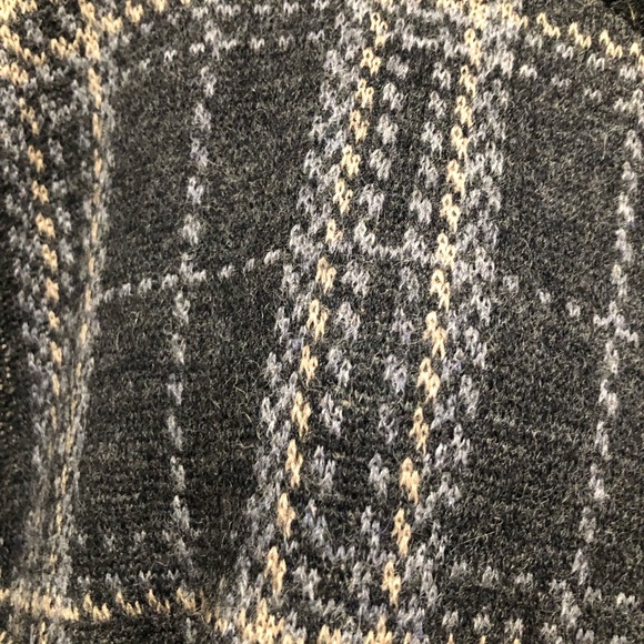 Gray/black cape w/full zipper - Picture 3 of 10